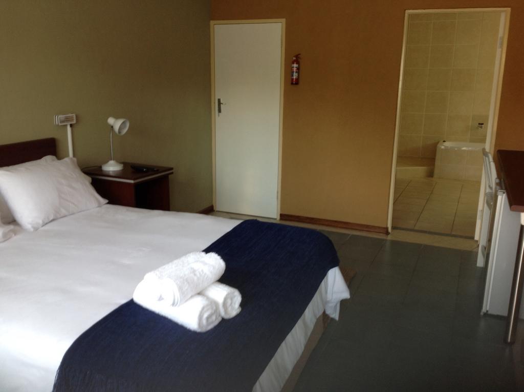 Amigos Bed & Breakfast - No Loadshedding Mbombela Szoba fotó